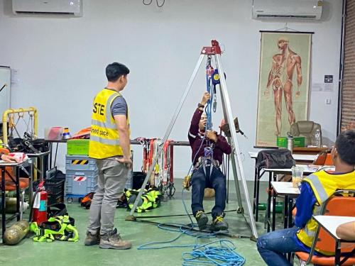 Confined-Space-Safety-Review-Training-Course-4 (1)
