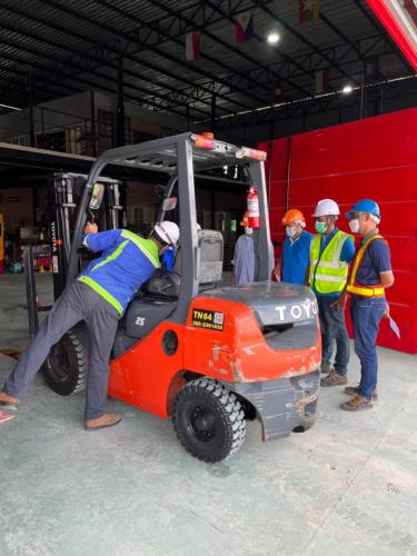 Course-on-forklift-driving-skills-and-proper-and-safe-forklift-maintenance-4