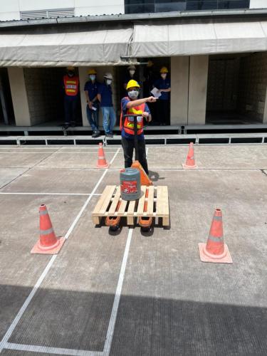 Course-on-how-to-drive-a-hand-pallet-truck-correctly-and-safely.-Urgent-training-13
