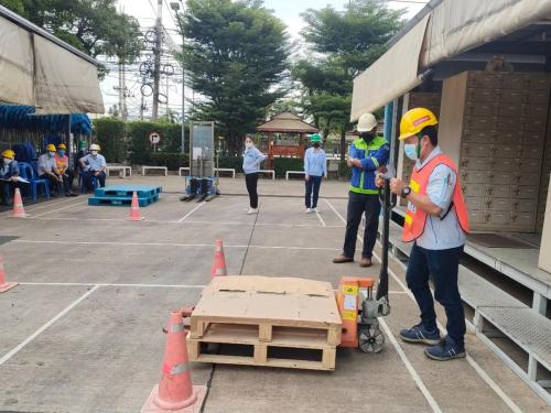 Course-on-how-to-drive-a-hand-pallet-truck-correctly-and-safely.-Urgent-training-16