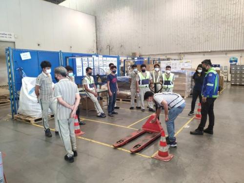 Course-on-how-to-drive-a-hand-pallet-truck-correctly-and-safely.-Urgent-training-21