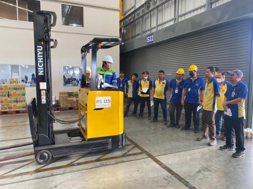Course-on-how-to-drive-a-hand-pallet-truck-correctly-and-safely.-Urgent-training-3