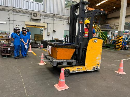 Course-on-how-to-drive-a-hand-pallet-truck-correctly-and-safely.-Urgent-training-8