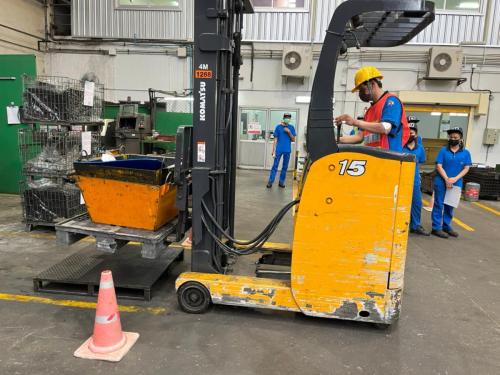 Course-on-how-to-drive-a-hand-pallet-truck-correctly-and-safely.-Urgent-training-9