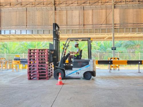 Forklift-Driving-Review-Course-and-Safety-Awareness-7