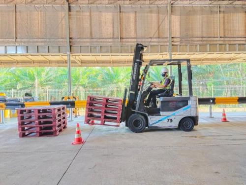 Forklift-Driving-Review-Course-and-Safety-Awareness-8