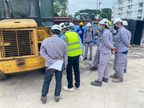 Safety-course-for-using-backhoe-loaders-and-excavators-3
