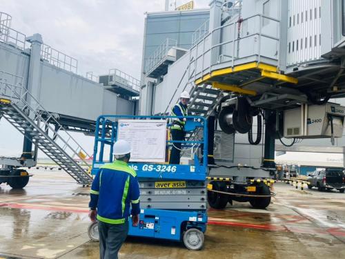 safety-training-boom-lift-x-lift-personal-lift-scissor-lift-20-people-12