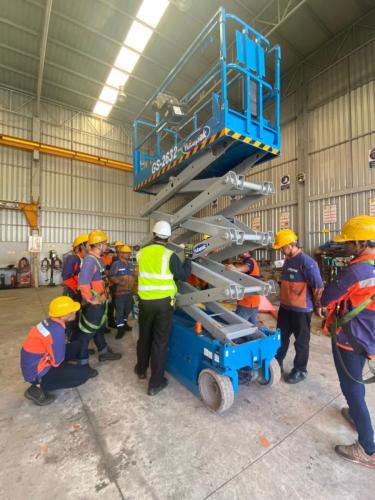 safety-training-boom-lift-x-lift-personal-lift-scissor-lift-20-people-18